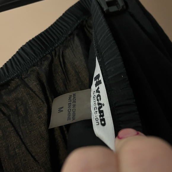 Black skirt with beautiful embroidery - Picture 3 of 3